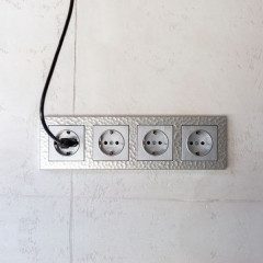 Розетка с заземлением (cеребряный рифленый) W1171009