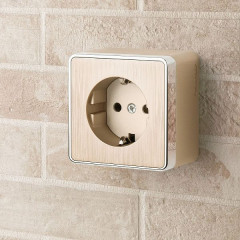 Розетка с заземлением и шторками Gallant (шампань рифленый) WL15-02-02